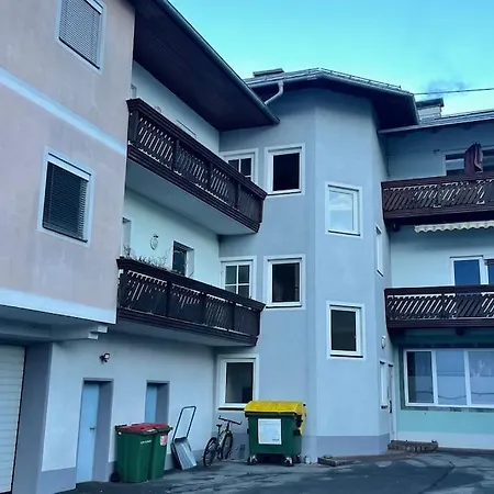 Helle Mit Modernen Flair Appartamento